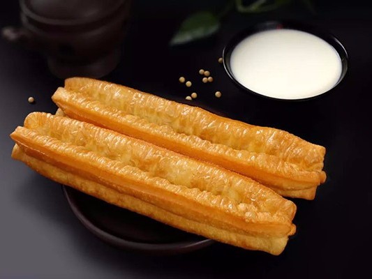 餓不餓？來根藍(lán)白大油條
